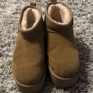 Platform UGG Boots - Chestnut